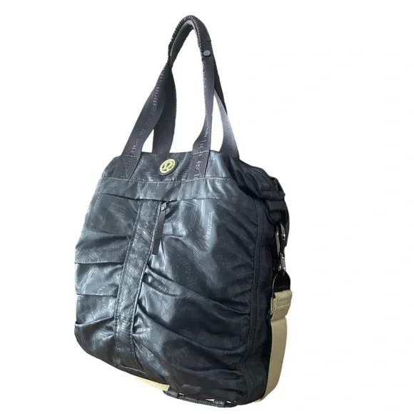 Lululemon Fast in Flight Gym/Travel Bag - Picture 3 of 15